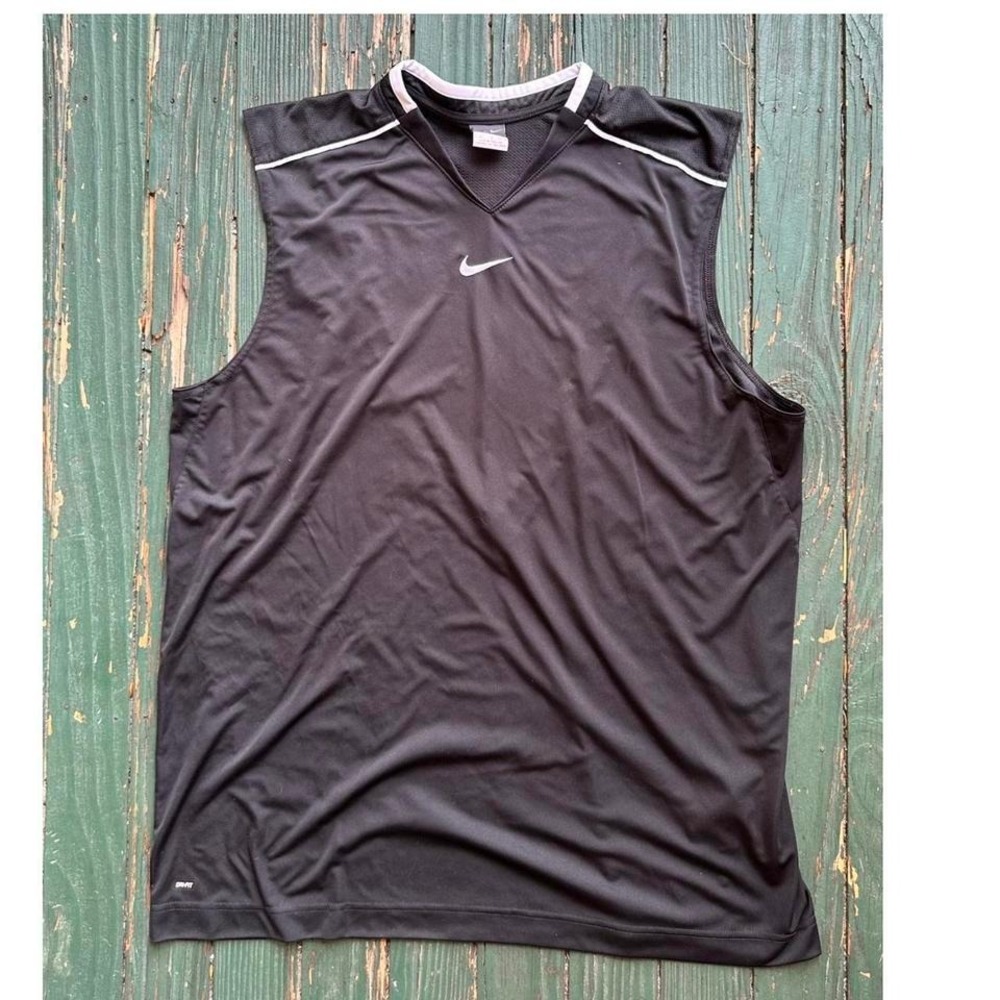 Nike black and white Dri-Fit running short sleeve - Picture 3 of 3